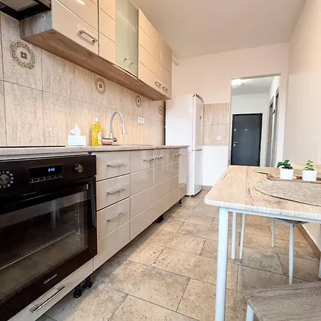 Апартаменты Soft Landing - Close To Airport With Free Parking Клуж-Напока