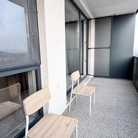 Апартаменты Soft Landing - Close To Airport With Free Parking Клуж-Напока